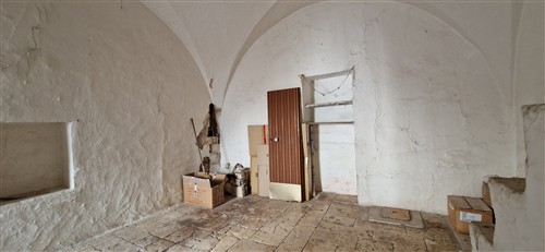 Indipendente, Parzialmente Ristrutturato, con Locale